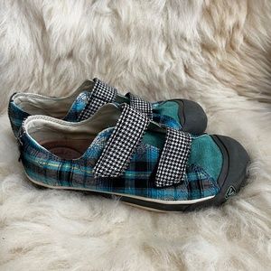 Colorful and fun KEEN Sulu sneakers! Blue and green patchwork plaid. Size 9